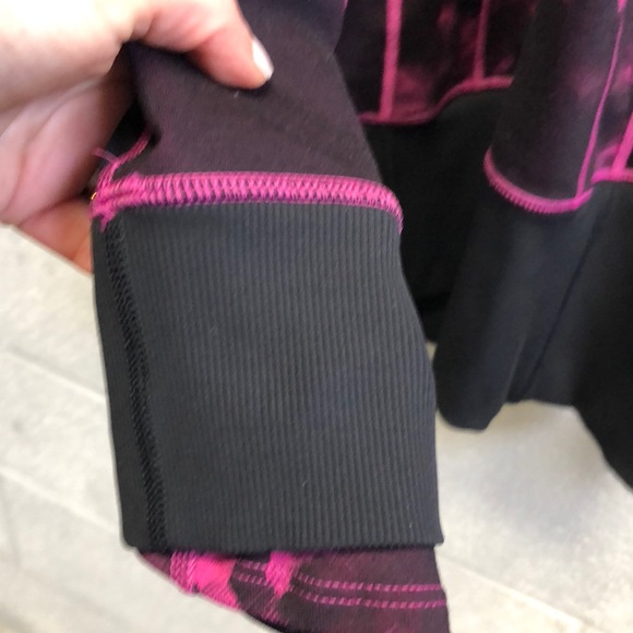 Lululemon black & pink zip up jacket w/ hood sz 12 - Picture 4 of 5